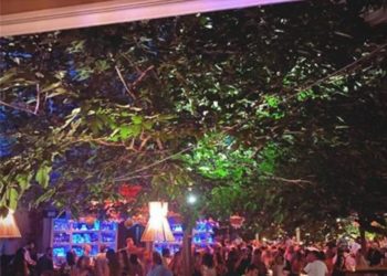 Κορονoϊός : Ανησυχία των επιστημόνων για τις εικόνες συνωστισμού και τα πάρτι