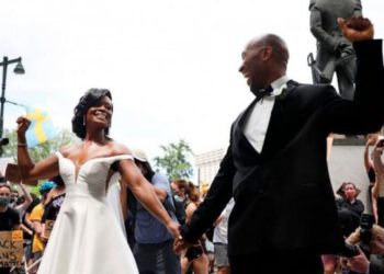 ΗΠΑ: Απο την εκκλησία σε διαδήλωση για τον Τζορζ Φλόιντ (video)