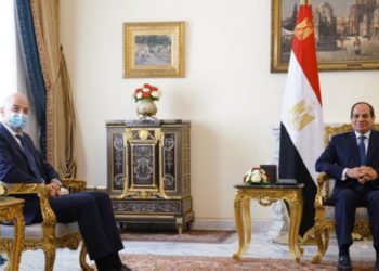 Συναντήθηκε με τον Αιγύπτιο πρόεδρο Αλ Σίσι ο Νίκος Δένδιας