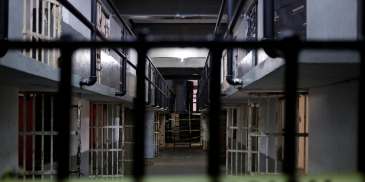 Χαλκίδα: Συνελήφθη σωφρονιστικός υπάλληλος για απόπειρα εισαγωγής ναρκωτικών και κινητών στις φυλακές