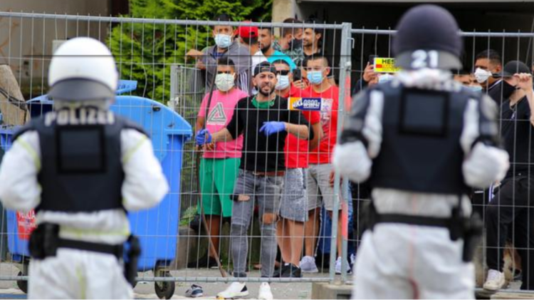 Γερμανία: Αστυνομικοί τραυματίστηκαν σε συγκρούσεις με κατοίκους που τέθηκαν σε καραντίνα στο Γκέτινγκεν