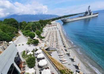 Πιερία: Απίστευτο – Αρματαγωγό «έδεσε» σε beach bar