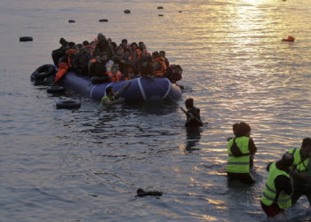 Λέσβος: Τρία κρούσματα κορονοϊού ανάμεσα σε διασωθέντες πρόσφυγες