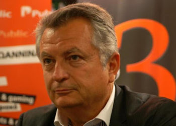 Όταν ο Παπαχρήστος παίζει τον… παπά