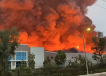 Μεγάλη πυρκαγιά σε αποθήκη της Amazon στην Καλιφόρνια (Video)