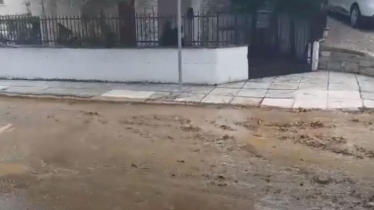 Σέρρες: Πλημμύρες και σοβαρά προβλήματα από την σφοδρή κακοκαιρία που πλήττει την περιοχή