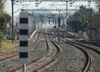 Στάση εργασίας σε τρένα και τραμ την Πέμπτη