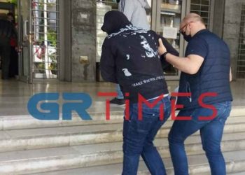 Θεσσαλονίκη: Tεμάχισε το σώμα της φίλης του και έκαψε τα κομμάτια στη σόμπα του σπιτιού