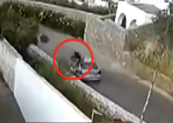 Βίντεο Σοκ: Αυτοκίνητο πέφτει με ιλιγγιώδη ταχύτητα πάνω σε  μοτοσικλετιστή στην Κρήτη
