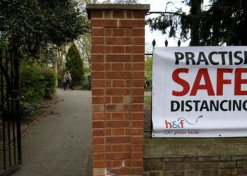 Βρετανία: Έπρεπε να είχαμε προχωρήσει νωρίτερα σε lockdown