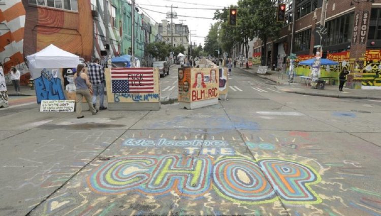 Σιάτλ: Νεκρός έφηβος από πυροβολισμούς στην “αυτόνομη ζώνη” διαδηλωτών (video)