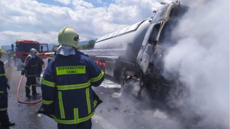 Κάηκε ζωντανός οδηγός βυτιοφόρου που άρπαξε φωτιά στην εθνική οδό Αθηνών-Θεσσαλονίκης