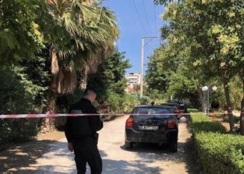 Βούλα: Γυναίκα βρέθηκε γυμνή και μαχαιρωμένη στο διαμέρισμά της