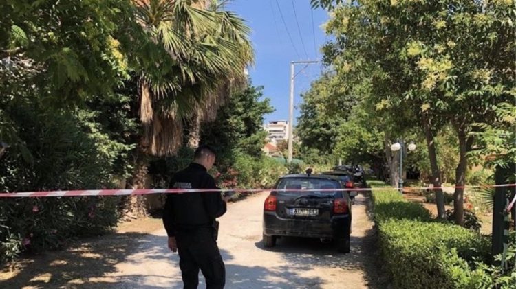 Βούλα: Γυναίκα βρέθηκε γυμνή και μαχαιρωμένη στο διαμέρισμά της