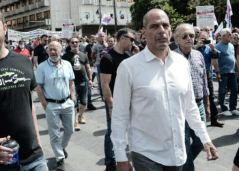 Βαρουφάκης: Δεν τους χαρίζουμε τη ΛΑΡΚΟ, δεν θα τους περάσει