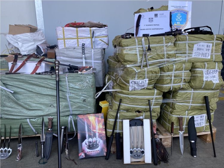 Στοπ σε κοντέινερ με μαχαίρια, taser και σιδερογροθιές