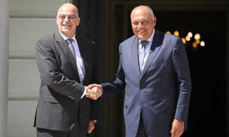 Στο Κάιρο για την ΑΟΖ Ελλάδας – Αιγύπτου ο Νίκος Δένδιας