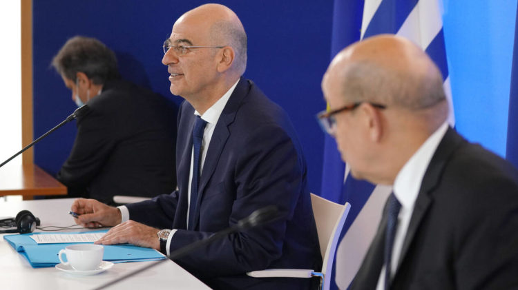 Δένδιας: Η γαλλική υποστήριξη στις ελληνικές θέσεις είναι συνεχής