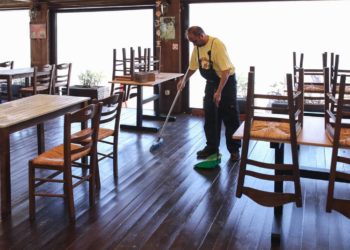 Αρση μέτρων: Ανοιγούν από το Σάββατο και οι κλειστοί χώροι εστίασης