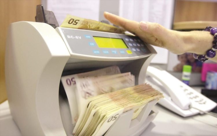 Αυξήθηκαν οι καταθέσεις νοικοκυριών και επιχειρήσεων εν μέσω καραντίνας