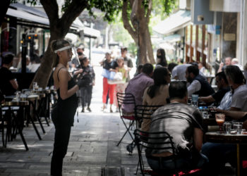 Μείωση ΦΠΑ από 24% σε 13%: Νέες τιμές από σήμερα σε σειρά προϊόντων και υπηρεσιών