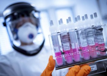 Παγκόσμια Ιατρική Ενωση: Κίνδυνος νέου κύματος της πανδημίας του κορονοϊού