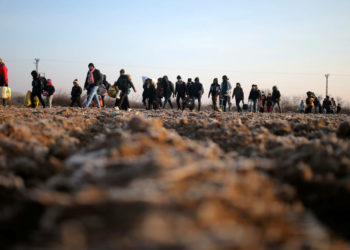 Τουρκικά ΜΜΕ: Ομάδες 4-5 μεταναστών περνούν με ψαρόβαρκες στην Ελλάδα