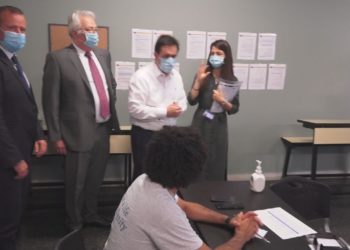 Μηταράκης: Ηλεκτρονική έκδοση ΑΦΜ για τους πρόσφυγες ως το τέλος του 2020