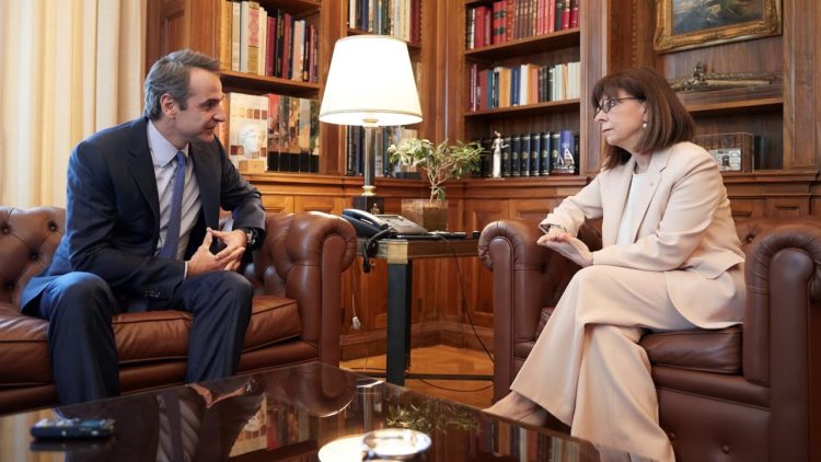 Συνάντηση Σακελλαροπούλου-Μητσοτάκη αύριο στο Προεδρικό Μέγαρο