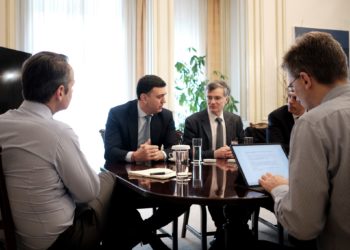 Σύσκεψη στο Μέγαρο Μαξίμου για την αύξηση των κρουσμάτων του  κορονοϊού