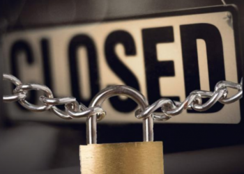 «Έβρεξε» λουκέτα σε κέντρα διασκέδασης λόγω συνωστισμού