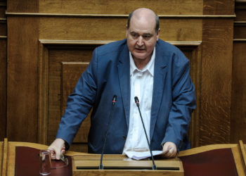 Φίλης: Η υπουργός Παιδείας δυστυχώς βρίσκεται σε καραντίνα από την κοινωνία