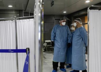 Ενοπλες Δυνάμεις: Στελέχη του Υγειονομικού από αύριο στα αεροδρόμια για τεστ ανίχνευσης κορονοϊού