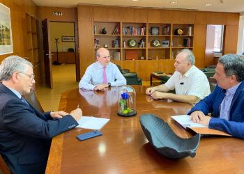 Υπ. Περιβάλλοντος: Συνάντηση του Κ. Χατζηδάκη με τους εκπροσώπους της ΓΕΝΟΠ/ΔΕΗ