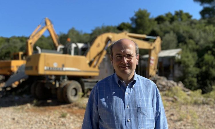 Χατζηδάκης: Σε όλη την Ελλάδα υπάρχουν 1.108 αυθαίρετα προς κατεδάφιση τους επόμενους μήνες
