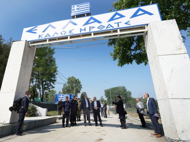 Αυτοψία του Ζοζέπ Μπορέλ στα σύνορα του Έβρου μαζί με τον Νίκο Δένδια