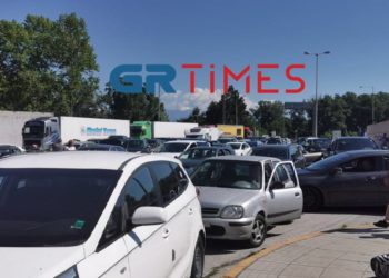 Άρση Μέτρων: Άνοιξαν τα σύνορα – Ουρές 15 χιλιομέτρων στον Προμαχώνα