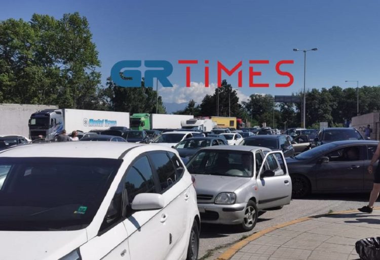 Άρση Μέτρων: Άνοιξαν τα σύνορα – Ουρές 15 χιλιομέτρων στον Προμαχώνα