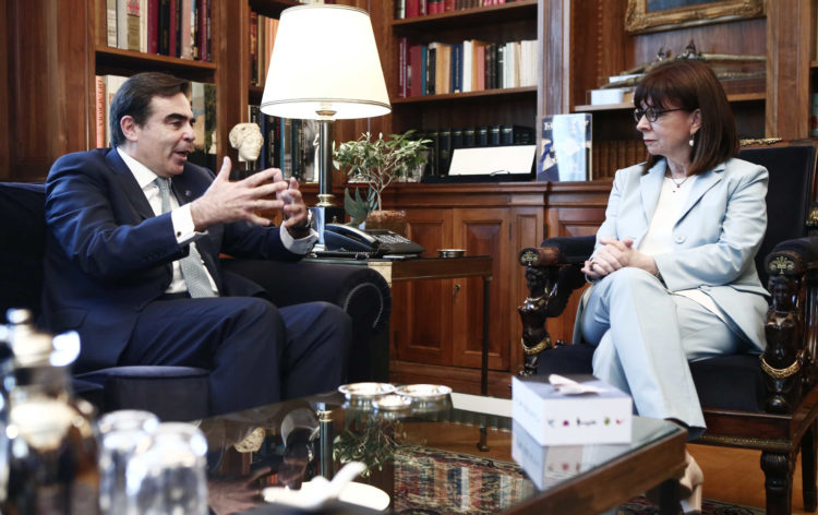 Συνάντηση Κ. Σακελλαροπούλου και Μ. Σχοινά στο Προεδρικό Μέγαρο