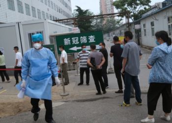 Κορονοϊός: «Καμπανάκι» ΠΟΥ για την εκρηκτική αύξηση κρουσμάτων