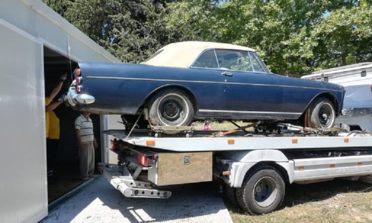 Ξεκίνησε η μεταφορά των αυτοκινήτων της βασιλικής οικογένειας από το Τατόι