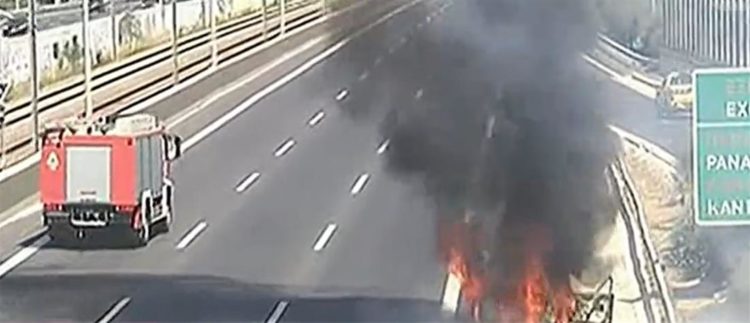 Φωτιά σε αυτοκίνητο στην Αττική Οδό