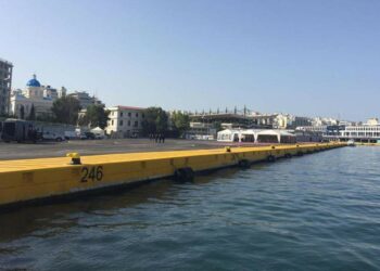 Γυναίκα έπεσε στη θάλασσα στο λιμάνι του Πειραιά