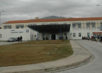 Ξάνθη: Mπούκαραν στο νοσοκομείο και απαίτησαν να πάρουν ασθενή με κορονoϊό