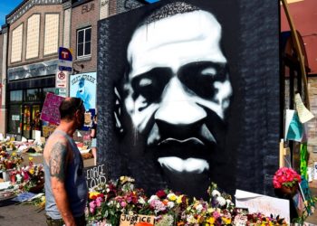 ΗΠΑ: Αγωγή κατά της Μινεάπολης και των 4 αστυνομικών κατέθεσε η οικογένεια του Τζορτζ Φλόιντ