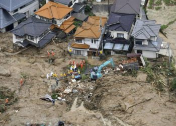 Φονική κακοκαιρία σαρώνει την Ιαπωνία – 34 νεκροί και 14 αγνοούμενοι
