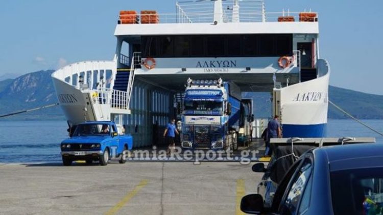 Αρκίτσα: Αυτοκίνητο έπεσε στο λιμάνι – Ο οδηγός προσπαθούσε να… εισέλθει στο πλοίο