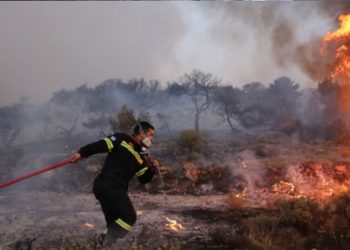 Αυστρία: Εν αναμονή της απόφασης για επαναφορά της υποχρεωτικής χρήσης μάσκας