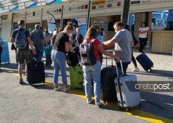 Ηράκλειο: Υποδοχή με λύρες στην πρώτη πτήση από το εξωτερικό