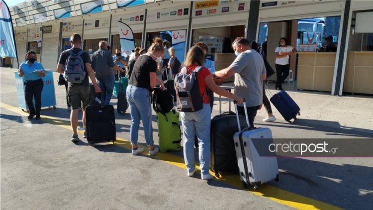 Ηράκλειο: Υποδοχή με λύρες στην πρώτη πτήση από το εξωτερικό